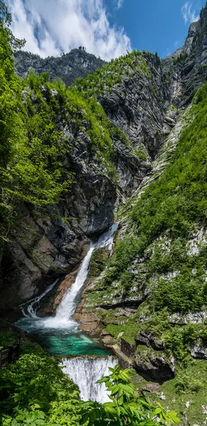 Uma Vista Panorâmica Cachoeira Savica Acima Lago Bohinj Eslovênia Verão — Fotografia de Stock