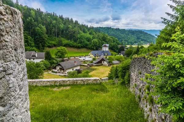 View Ruins Stone Castle Outskirts Town Begunje Gorenjskem Slovenia Summertime — Stock Photo, Image