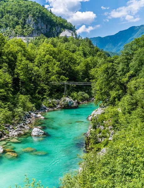 Uma Vista Longo Das Margens Rio Soca Direção Passarela Eslovênia — Fotografia de Stock