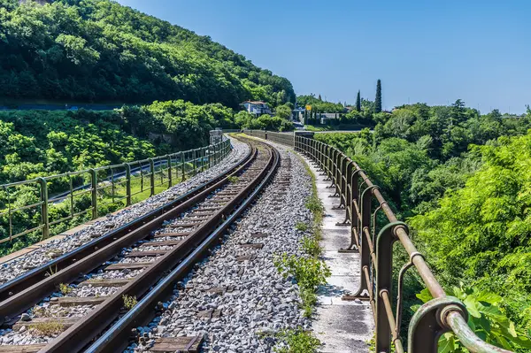 Pohled Kamenný Železniční Most Okraji Města Solkan Slovinsku Létě Stock Fotografie