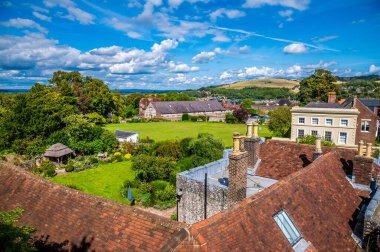 Yazın Lewes, Sussex, İngiltere 'de kalenin alt katlarından bir manzara