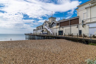 Yaz mevsiminde Bognor Regis, Sussex rıhtımında deniz manzarası