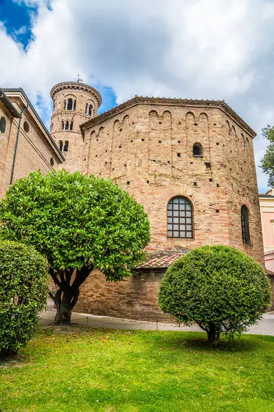 Stock image A view towards the Neonian Baptistery in Ravenna, Italy in summertime