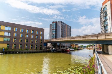 Foss Dyke 'ın Lincoln' daki Brayford Pool 'dan sonraki manzarası,