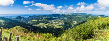 Furnas Caldera ve Azores 'de Sao Miguel adasının manzarası.