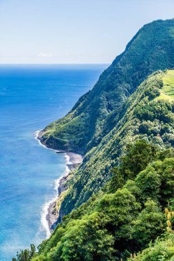 Lombo Gordo 'daki sahile bakan bir manzara. Sossego' dan Azores 'deki Sao Miguel adasına.