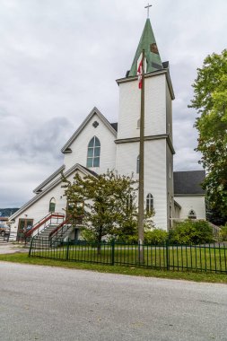 Newfoundland, Kanada 'da bulunan Brook Köşesindeki Evangelist Aziz John Katedrali' ne doğru bir manzara