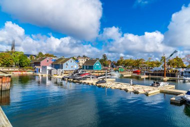 Sonbaharda Kanada, Prens Edward Adası, Charlottetown 'daki marinada sahile bakan bir manzara.