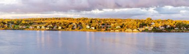 Sonbaharda Sydney, Nova Scotia, Kanada 'ya yaklaşan bir manzara.