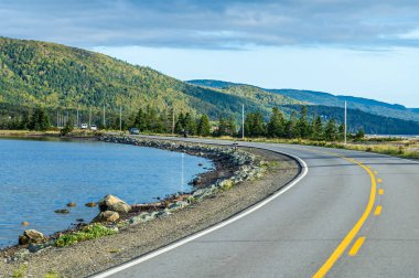 İngiliz feribotunun kuzey kıyısında Cabot Patikası, Nova Scotia, Kanada sonbaharda