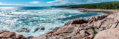 Sonbaharda Kanada 'da, Cabot Trail Nova Scotia' da Ingonish 'te, Green Cove' daki sahil manzarası.