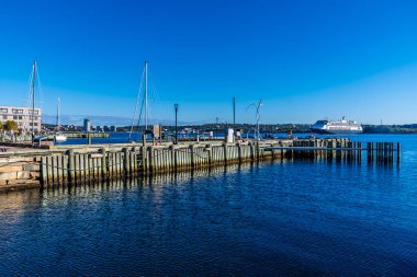 Sonbaharda Halifax, Nova Scotia, Kanada 'daki nehir kıyısından bir manzara