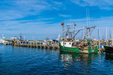 Sonbaharda Newport, ABD 'deki limanda demirlemiş teknelerin görüntüsü.