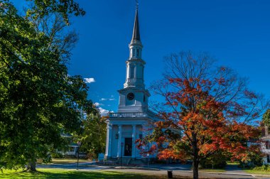 Lexington Common 'dan Boston yakınlarındaki Hancock Birleşik İsa Kilisesi' ne doğru bir manzara.