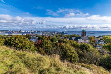Saint John, New Brunswick kıyı şeridi boyunca Fort Howe 'dan bir hava manzarası.
