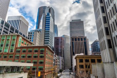 San Francisco 'daki Embarcadero Merkezi' nin ilk bahar manzarası.
