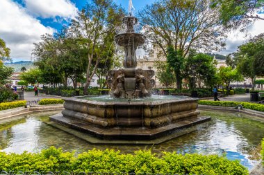 İlkbaharın başlarında Guatemala 'daki Antigua' daki Central Park manzarası