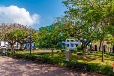 Fransa Meydanı boyunca eski sömürge Panama Şehri 'nde bahar sabahının erken saatlerinde bir manzara