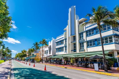Okyanus Yolu boyunca güneye bakan bir manzara güneşli bir sabahta Miami 'de, baharda.