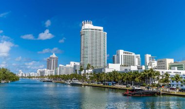 Baharda 41. Cadde 'den Miami' nin Güney Sahili 'ndeki Indian Creek' e bir manzara.