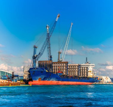 İlkbaharda Miami 'deki Güney Florida Konteynır Terminali' ne yakın çekim.