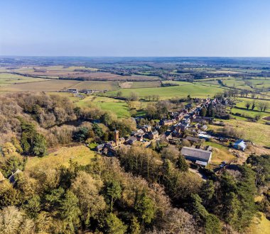 İlkbaharda Leicestershire, Gumley köyüne doğru bir hava manzarası.