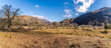 Bahar zamanı Galler 'in Beddgelert kentindeki Snowdonia eteklerindeki dağ manzarasının manzarası.