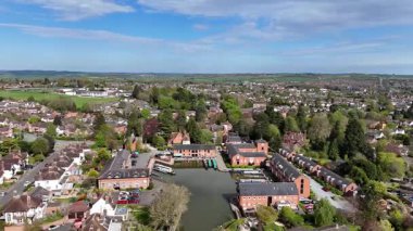 İlkbaharda şehrin ve Harborough, İngiltere 'deki Kanal Havzası' nın dönüşümlü görüntüsü