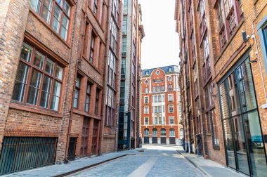 Yazın Manchester, İngiltere 'de bir kenar mahalle kanyonu oluşturan bir manzara