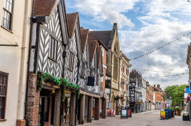 Yazın İngiltere 'nin Lichfield kentindeki Bore Caddesi' nin ana bölümünün manzarası
