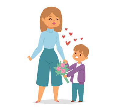 Genç çocuk gülümseyen kadına çiçek veriyor. Sevgi ve takdiri buketle gösteren bir çocuk. Anneler Günü kutlaması ve aile sevgi gösterimi.