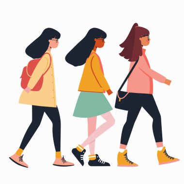 Üç genç kadın yan yana yürüyor, günlük giysiler, kadın benzersiz saç stili, renkli kıyafetler, moda ayakkabılar. Modern moda, günlük hayat, birlikte gezen kadın arkadaşlar.