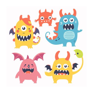 Beş renkli çizgi film canavarı, sevimli yaratık tasarımı izole edilmiş beyaz arka plan. Gülen fantezi karakterleri, boynuzlar, kanatlar, kuyruklar, sivri uçlar, farklı şekiller. Koleksiyon komik yaratıklar, şakacı