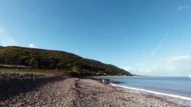 İngiltere 'nin Somerset kentindeki Porlock Weir' daki Stoney plajı.