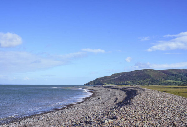 каменистый пляж в Порлок-Уэнсдей в Сомерсете, Великобритания