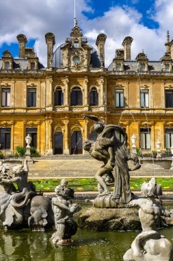 Waddesdon, Buckinghamshire, İngiltere - 24 Ağustos 2022: Waddesdon Malikânesi Heykelleri