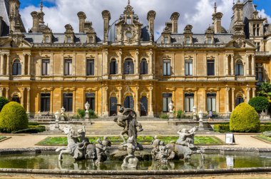 Waddesdon, Buckinghamshire, İngiltere - 24 Ağustos 2022: Waddesdon Malikânesi ve Buckinghamshire 'daki bahçeler