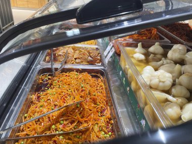 Süpermarkette Çin tuzlu sebzeleri