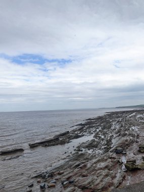 Watchet, İngiltere, 15 Mart 2025. Watchet plajı, kıyı köyü, Somerset sahili, İngiltere