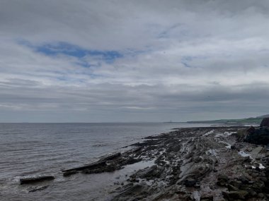 Watchet, İngiltere, 15 Mart 2025. Watchet plajı, kıyı köyü, Somerset sahili, İngiltere