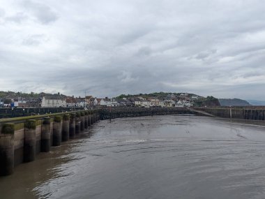 Watchet, İngiltere, 15 Mart 2025. Watchet limanında tekneler, sahil köyü, Somerset sahili, İngiltere