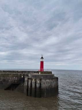 Watchet, İngiltere, 15 Mart 2025. Viktorya Limanı Deniz Feneri navigasyon yardımı, Watchet, Somerset, İngiltere, Birleşik Krallık