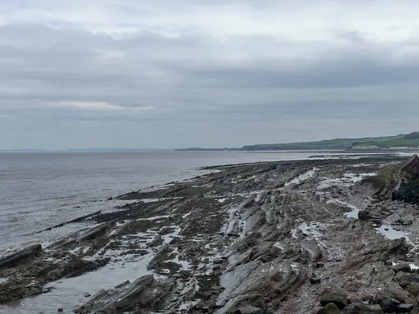 Watchet, İngiltere, 15 Mart 2025. Watchet plajı, kıyı köyü, Somerset sahili, İngiltere