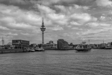 BREMERHAVEN, ALMANY-AĞUSTOS 27, 2022: 106 metre yüksekliğindeki Bremerhaven Radar Kulesi