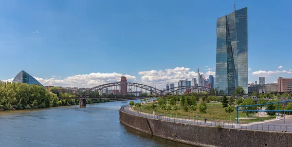 Frankfurt Main Duitsland Juni 2020 Uitzicht Rivier Main Naar Europese — Stockfoto