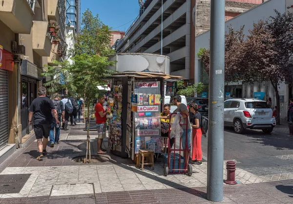 Santiago Chile February 2020 Unidentified People Newsstand Central Santiago Chile — Stock Photo, Image