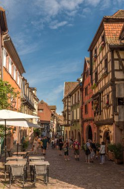 RIQUEWIHR, FRANCE-AUGUST 15, 2022: Pedestrian street in the historic center of the Alsatian commune of Riquewihr