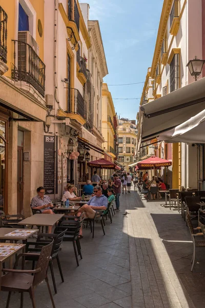 Seville Spain May 2022 西班牙安达卢西亚塞维利亚老城的一条小街 — 图库照片
