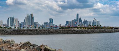 Panama şehrinin gökdelenleriyle gökdelen manzarası