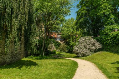 Frankfurt-Hoechst, Almanya 'daki ortaçağ şatosunun hendeği